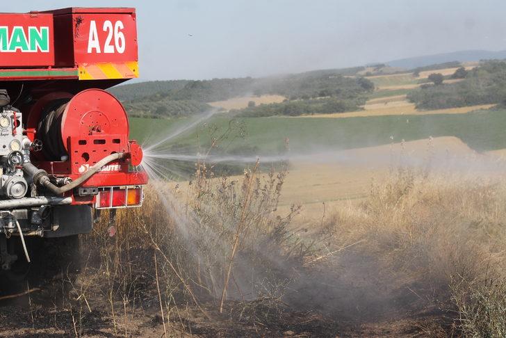 Balıkesir'de buğday tarlalarında çıkan yangın söndürüldü G2