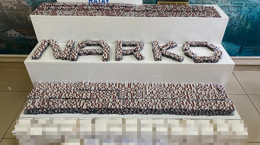 Hatay'da bir evde yeşil reçeteye tabi 15 bin 344 hap ele geçirildi