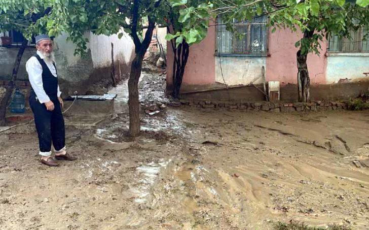 Kırıkkale'de sağanak, su baskınlarına neden oldu G3