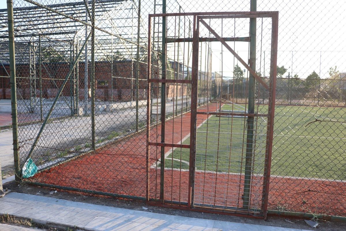 Denizli'de &uuml;zerine kale direği devrilen &ccedil;ocuk hayatını kaybetti