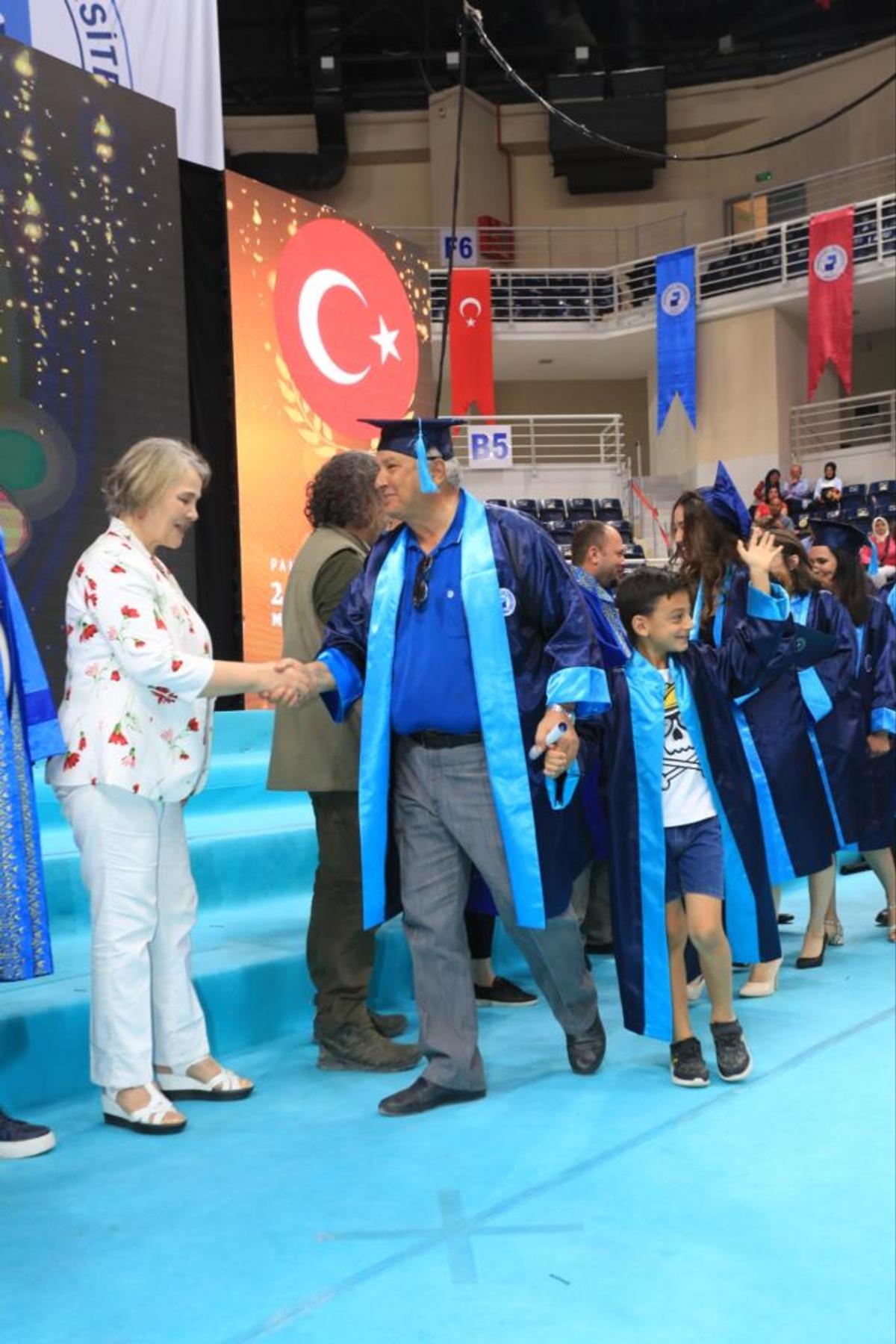 67 yaşında diploma heyecanı yaşadı