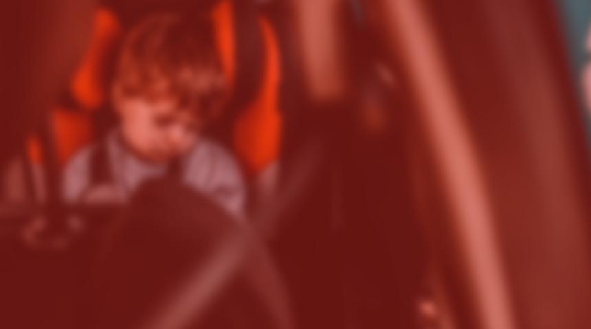 Annesi arabadan indiğini zannetti, saatlerce sıcağın altında araçta unutuldu! Kahreden son: Öyle bir halde buldu ki...