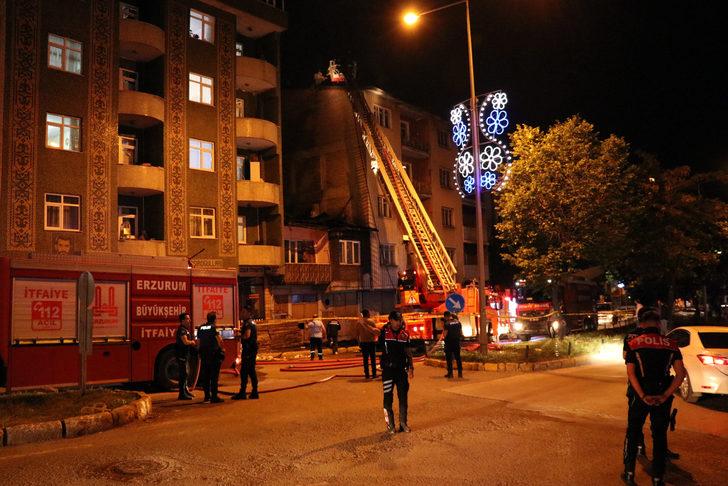 Erzurum'da 3 metruk bina yandı G3