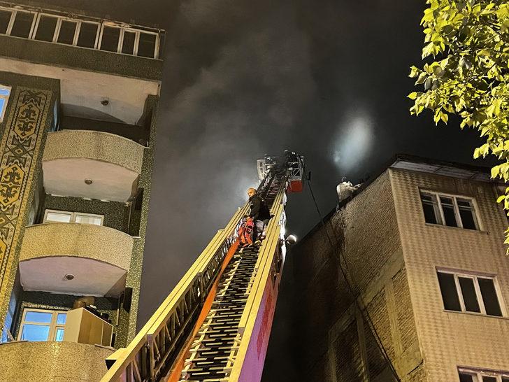 Erzurum'da 3 metruk bina yandı G4