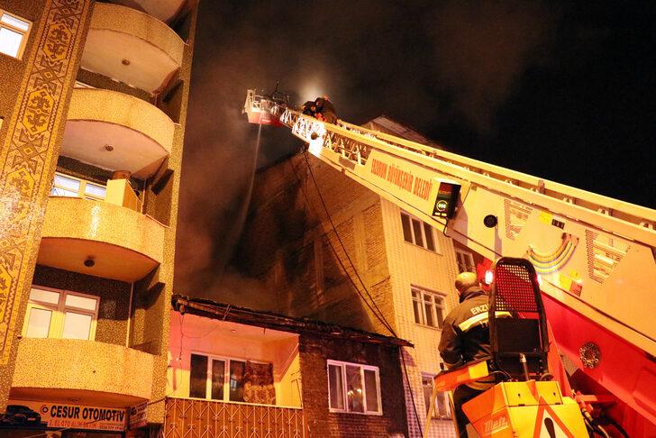 Erzurum'da 3 metruk bina yandı G5