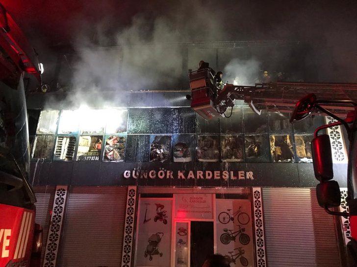 Diyarbakır Gıda Toptancılar Sitesi'nde bir iş yerinde yangın çıktı G2