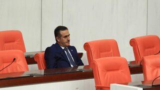 İhsan Özkes Meclis'te tek başına