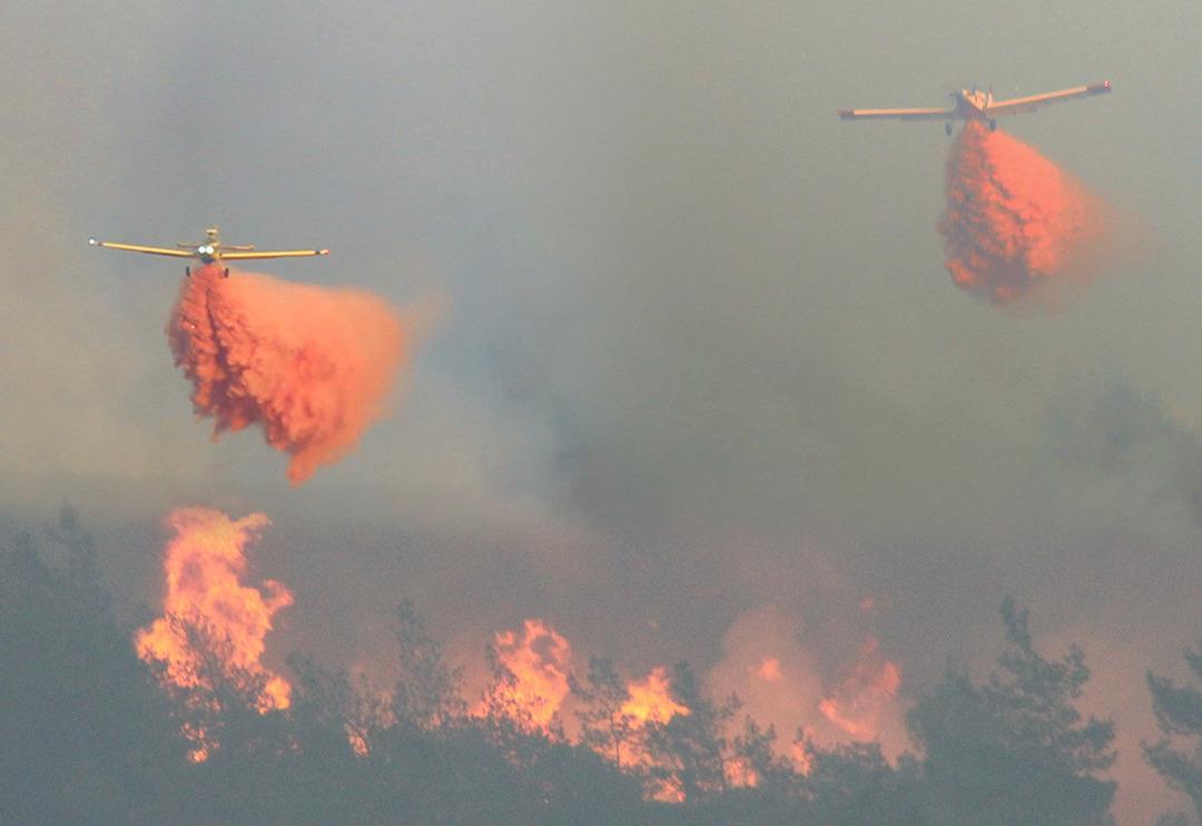 Son dakika: Marmaris'te korkutan yangın... B&ouml;lgeden gelen g&ouml;r&uuml;nt&uuml;ler kahretti! İşte Marmaris'teki yangında son durum