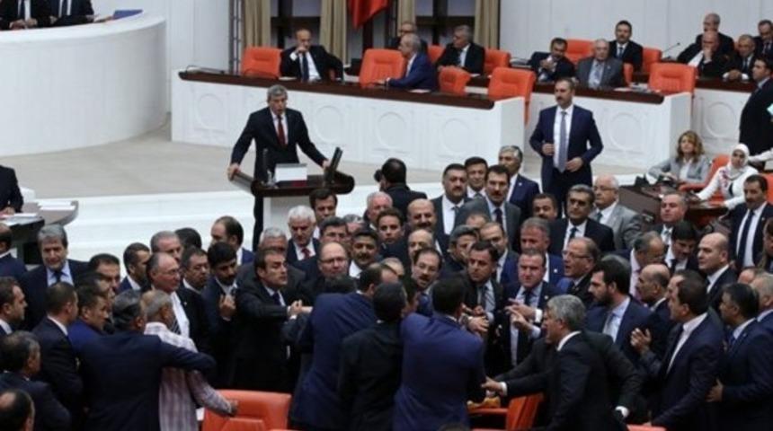 Akif Çağatay Kılıç'tan silah açıklaması