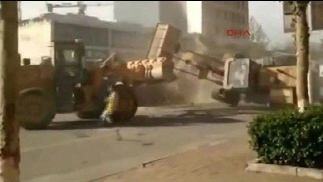 Müteahhitlerin ihale mücadelesi iş makinelerinin savaşına dönüştü