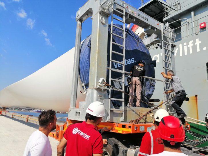 İhracat için limanda bekleyen türbin kanadına saklanan 4 yabancı uyruklu yakalandı G1