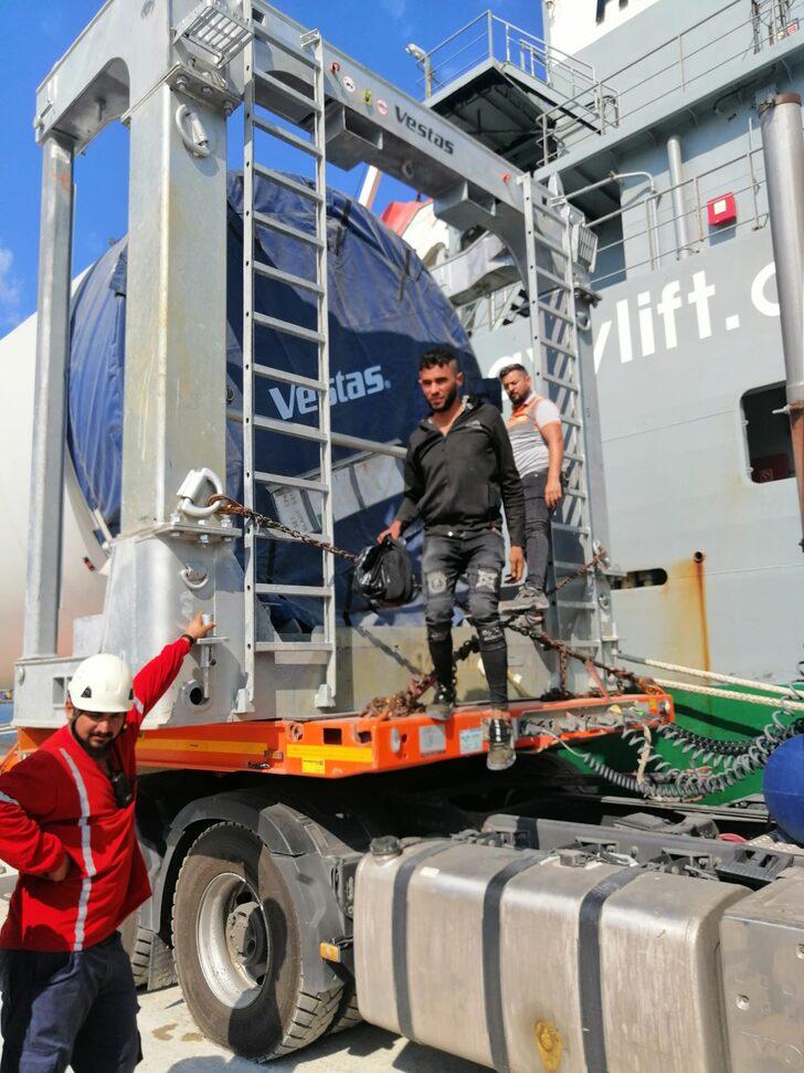 İhracat için limanda bekleyen türbin kanadına saklanan 4 yabancı uyruklu yakalandı G3