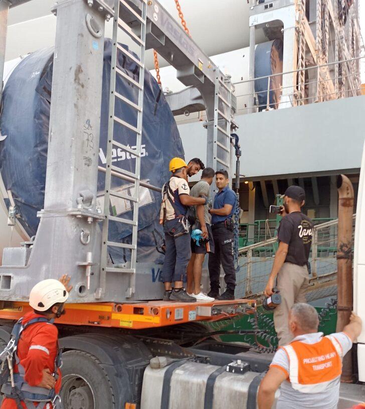 İhracat için limanda bekleyen türbin kanadına saklanan 4 yabancı uyruklu yakalandı G5
