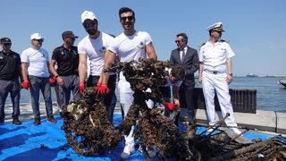 Atıksız körfez için İzmir Körfezi'nde deniz temizliği yapıldı