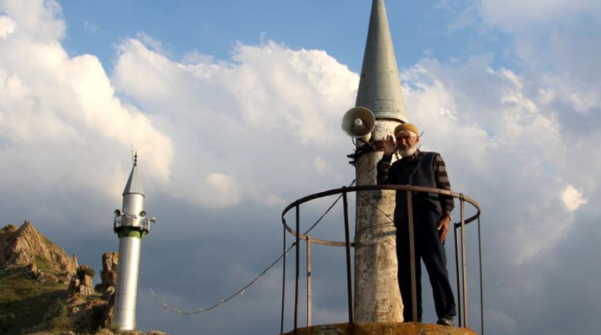 Sivas'ta bu köye gelenler minarenin yanına geldiğinde şaşkına dönüyor: Türkiye'de başka yerde yok