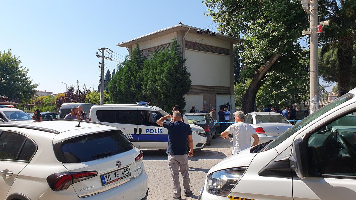 Balıkesir'de bir kadın tartıştığı kişi tarafından silahla &ouml;ld&uuml;r&uuml;ld&uuml;