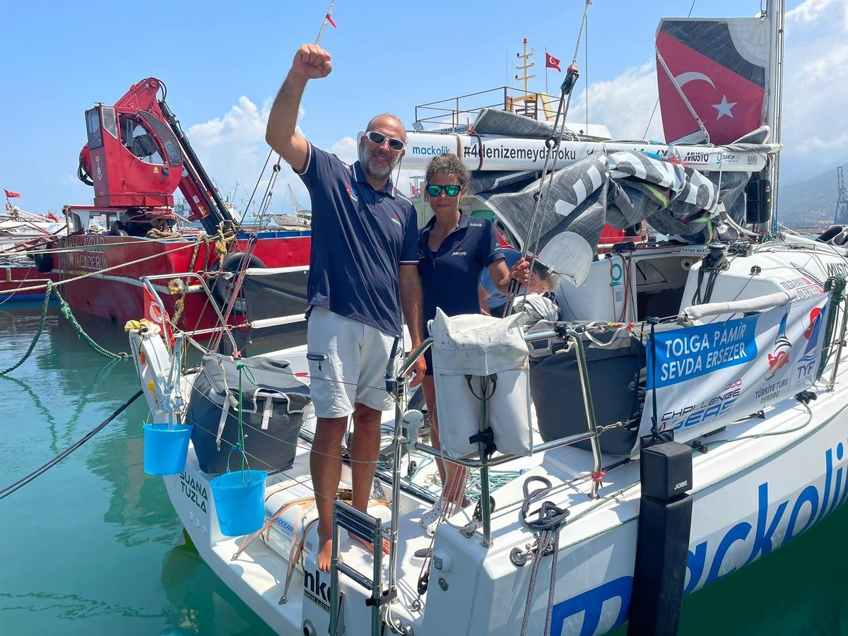 İki yelken sporcusu, r&uuml;zgar g&uuml;c&uuml;yle Artvin'den Hatay'a geldi