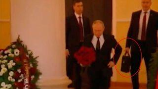 Durumu ağır! Putin’in özel çantasını taşıyan emekli Rus albay evinde vuruldu