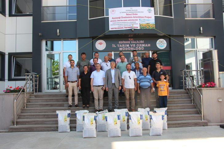 Edirne'de buğday, arpa biçilen yere Bakanlık desteğiyle ayçiçeği ekilecek G4