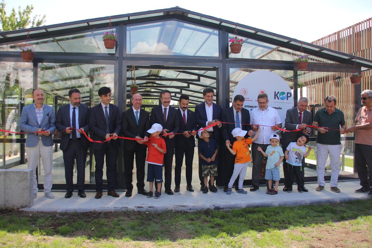 Konya'da otizmli bireylerin tedavisine katkı i&ccedil;in kurulan "SOBE Sera" a&ccedil;ıldı