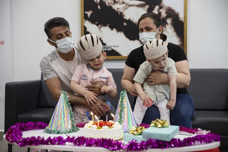 Ameliyatla ayrılan siyam ikizlerinin 4'üncü yaşları kutlandı G3