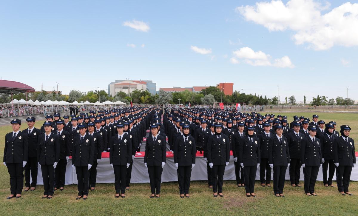 Aksaray'da polis adayları mezuniyet sevinci yaşadı