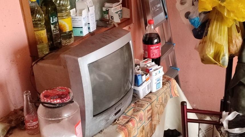 Bursa'da bir evden 4 kamyon çöp çıkarıldı