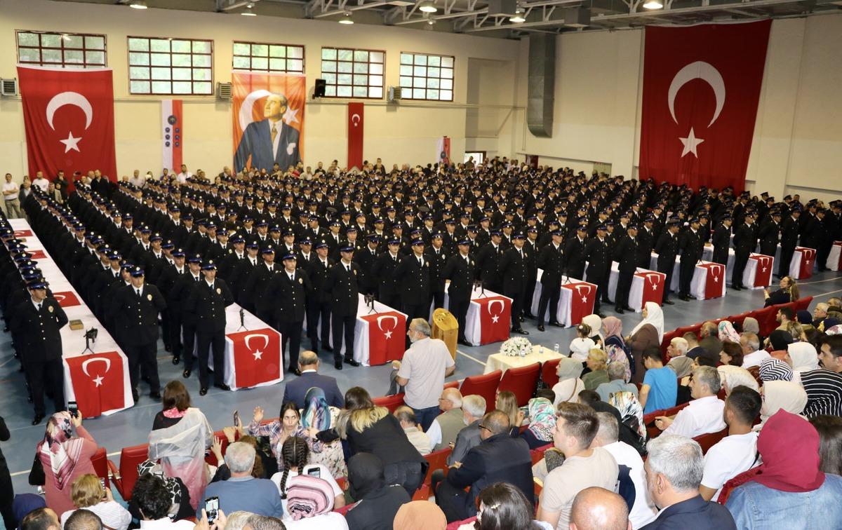 Rize ve Trabzon'da polis adayları mezuniyet heyecanı yaşadı