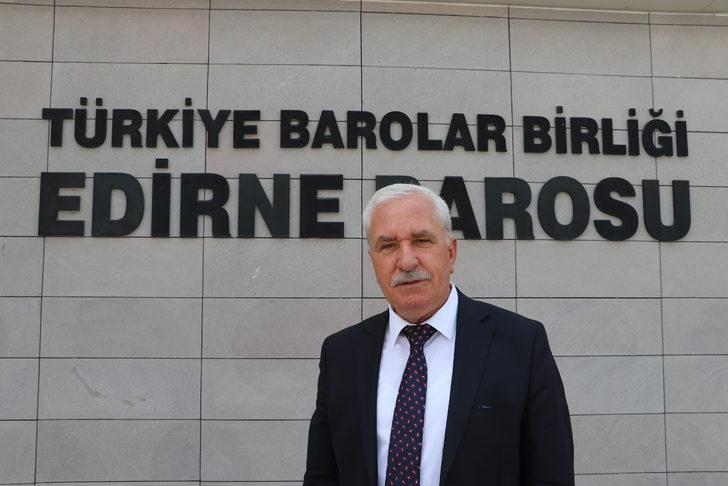 Hukuk fakültesini bitiren emekli öğretmen 70 yaşında avukat oldu G2