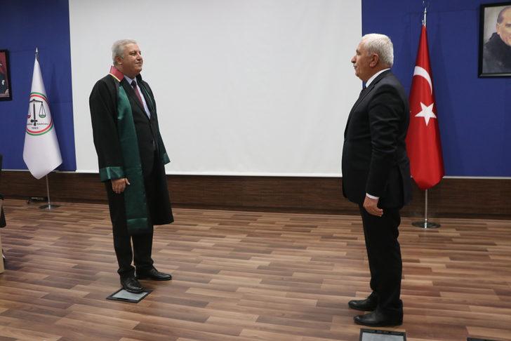 Hukuk fakültesini bitiren emekli öğretmen 70 yaşında avukat oldu G3