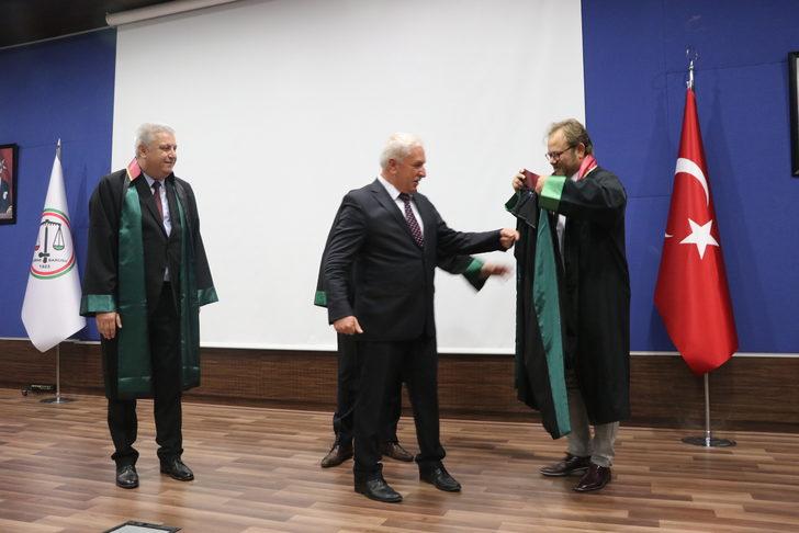 Hukuk fakültesini bitiren emekli öğretmen 70 yaşında avukat oldu G4