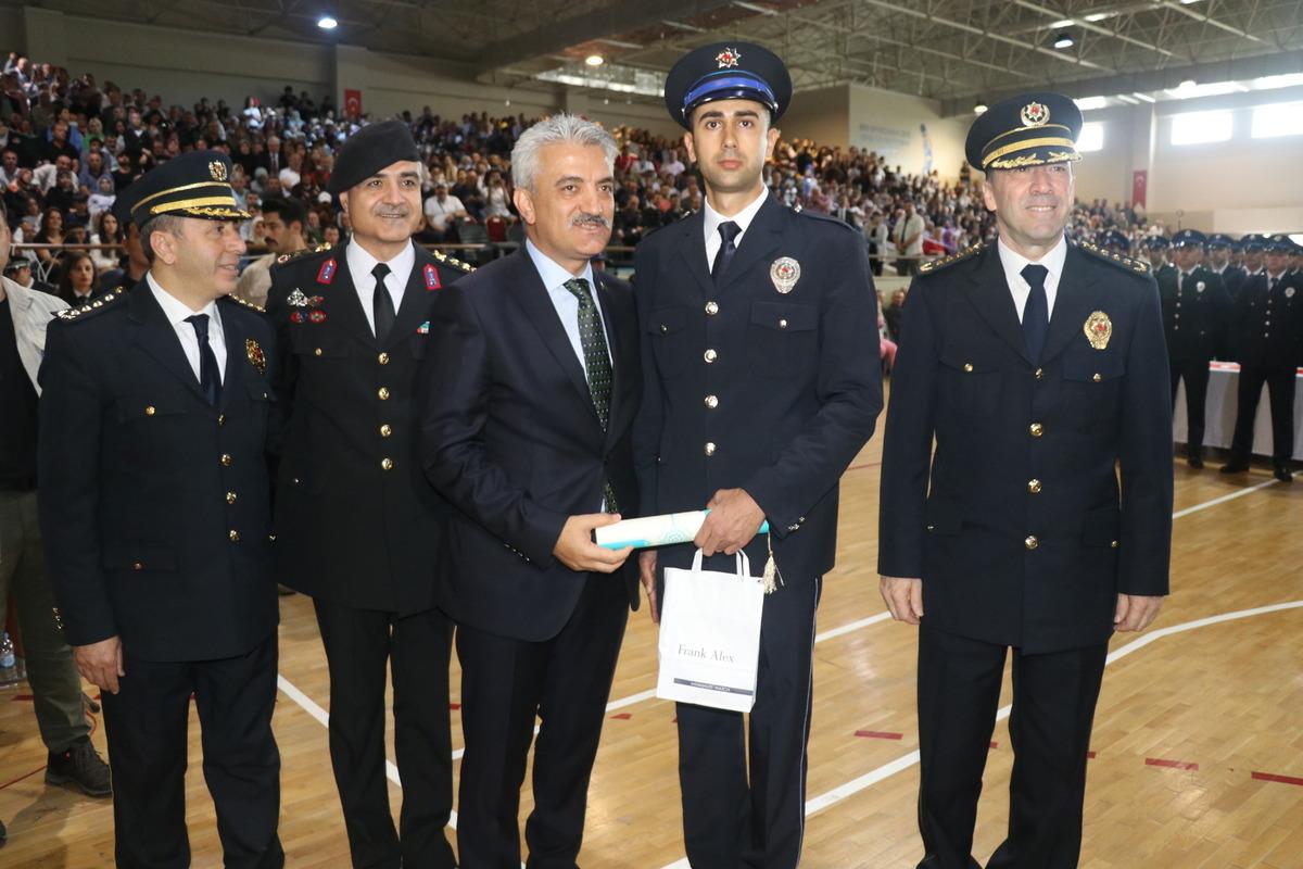 Erzincan'da 826 polis adayı mezuniyet heyecanı yaşadı
