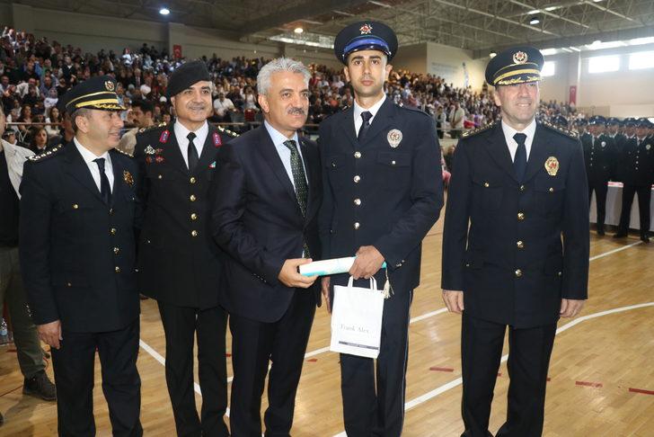 Erzincan'da 826 polis adayı mezuniyet heyecanı yaşadı G1