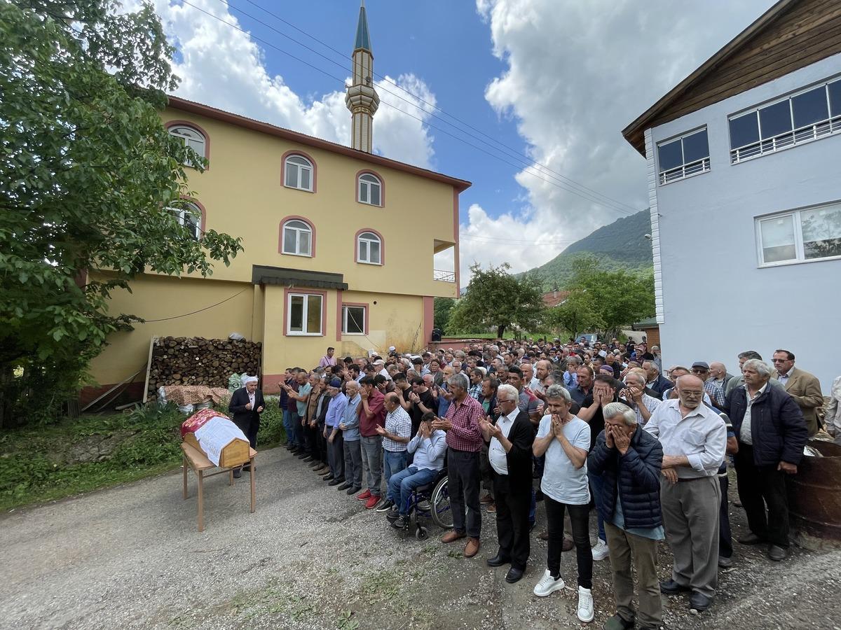 Şehit Top&ccedil;u Uzman &Ccedil;avuş &Ouml;zkaya'nın babaannesi son yolculuğuna uğurlandı