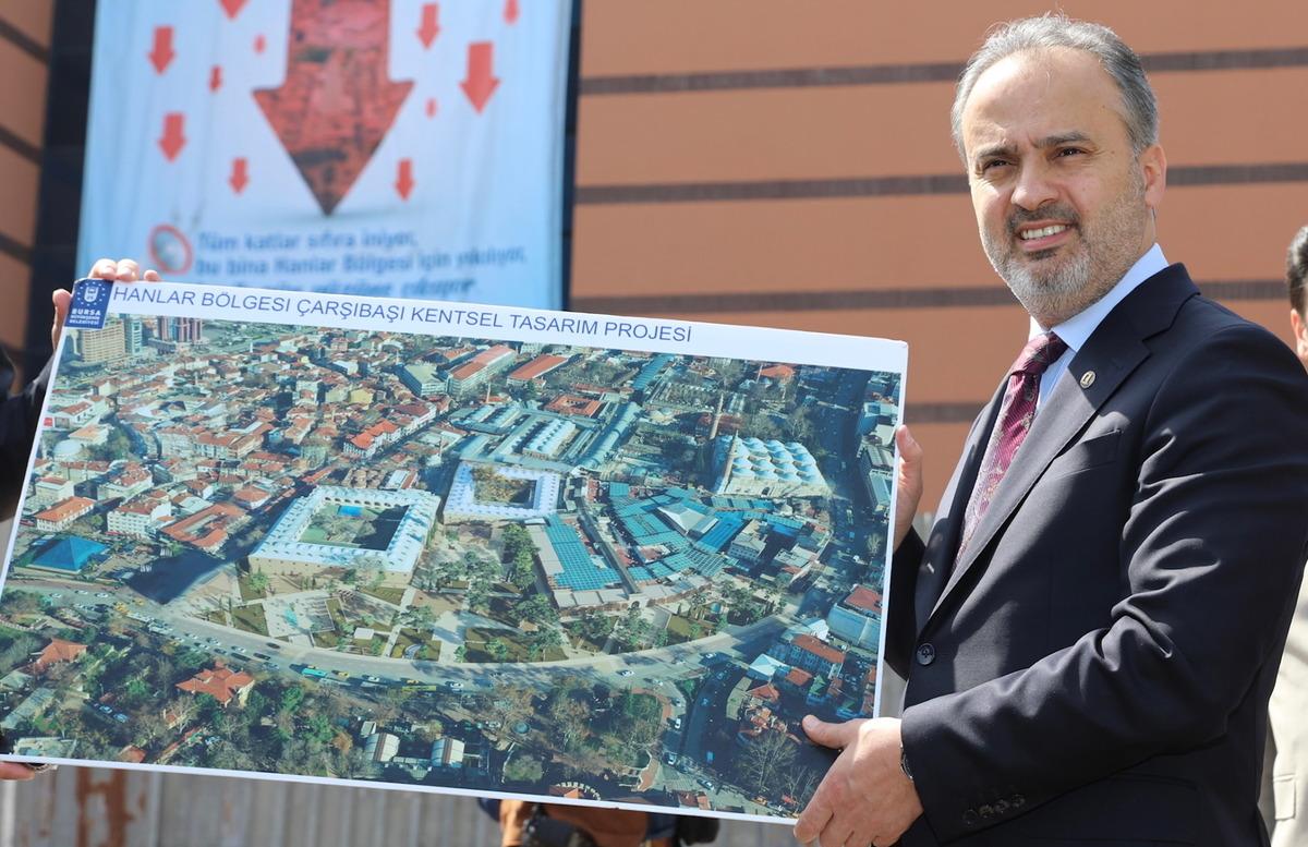 Bursa'daki Tarihi &Ccedil;arşı ve Hanlar B&ouml;lgesi'nin &ccedil;evresinde bina yıkımı s&uuml;r&uuml;yor
