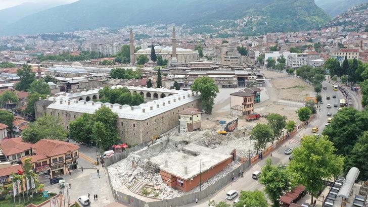 Bursa'daki Tarihi Çarşı ve Hanlar Bölgesi'nin çevresinde bina yıkımı sürüyor G3