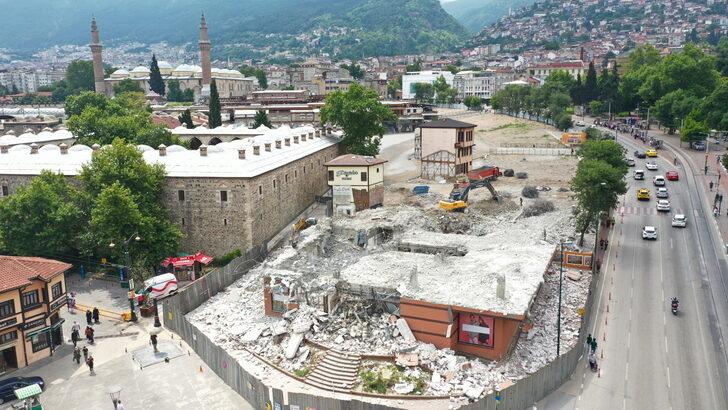Bursa'daki Tarihi Çarşı ve Hanlar Bölgesi'nin çevresinde bina yıkımı sürüyor G4