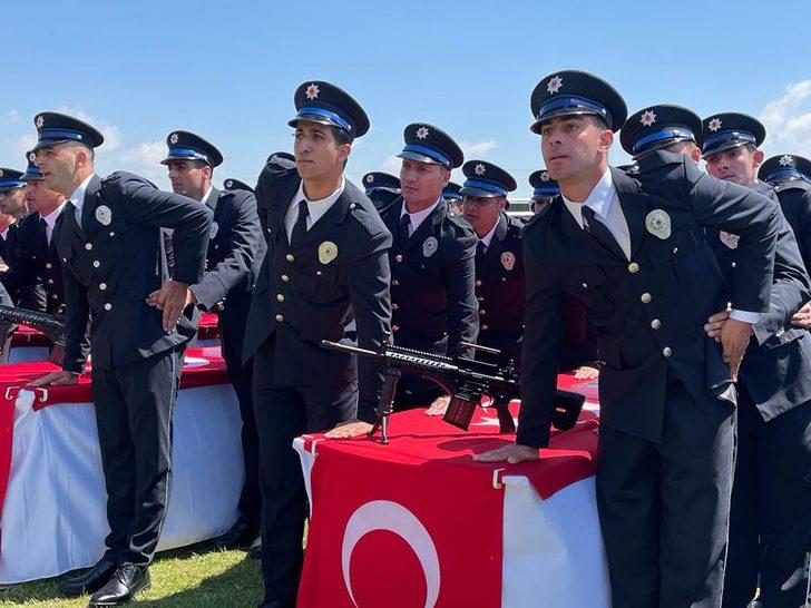 Afyonkarahisar'da Polis Eğitim Merkezi'nde mezuniyet sevinci G1