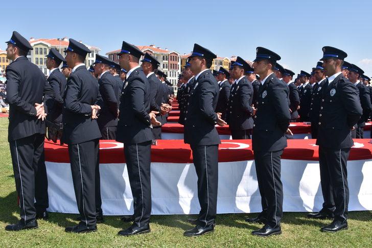 Afyonkarahisar'da Polis Eğitim Merkezi'nde mezuniyet sevinci G3