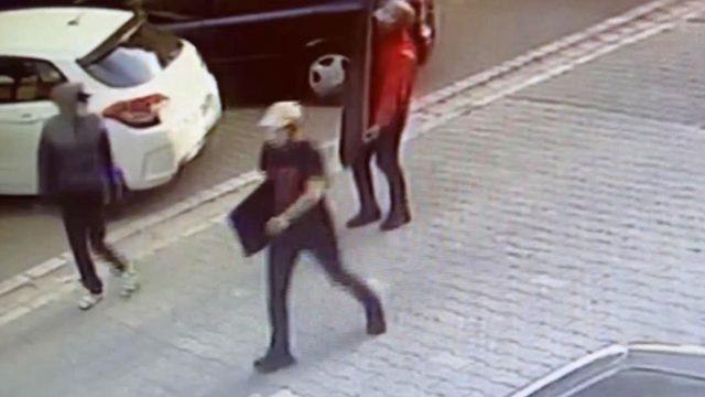 Böyle şey ne duyuldu ne görüldü! Girdikleri evin sahipleri karakola şikayete giderken aynı eve tekrar girdiler: Bunlar bizi de götürür