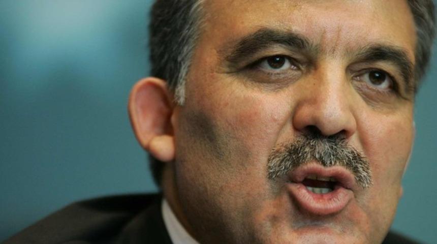 Abdullah G&uuml;l: Alnıma silah dayadılar