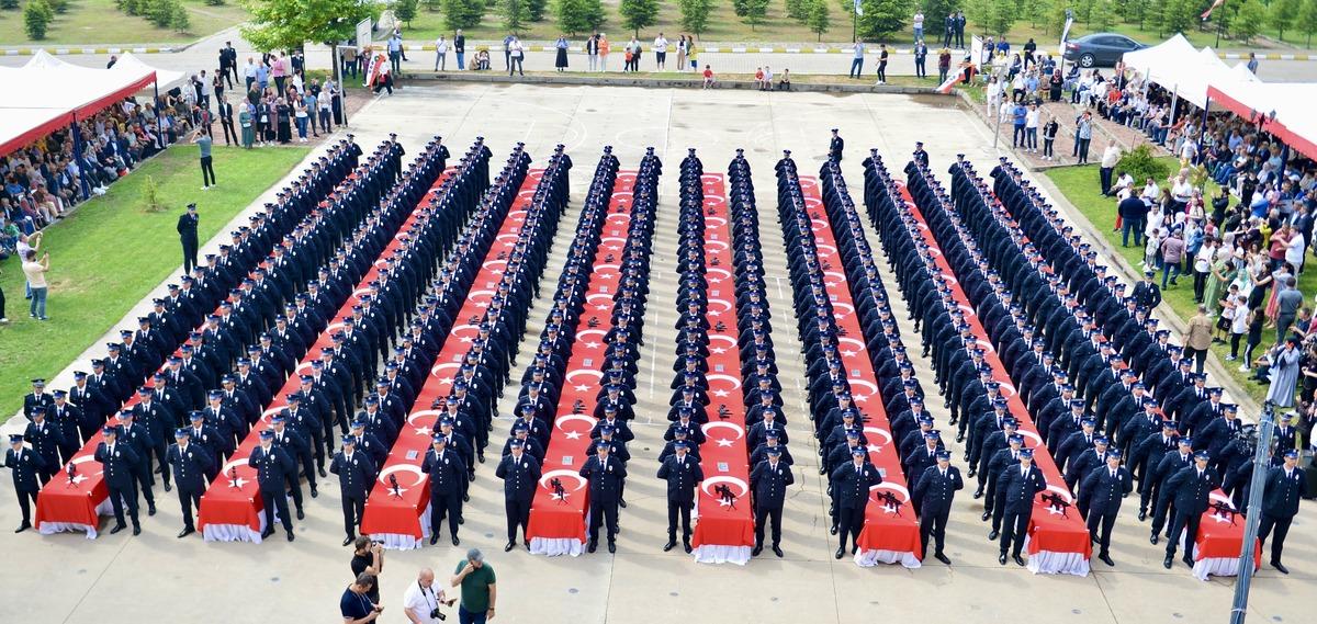 Karab&uuml;k Polis Meslek Eğitim Merkezinde mezuniyet heyecanı