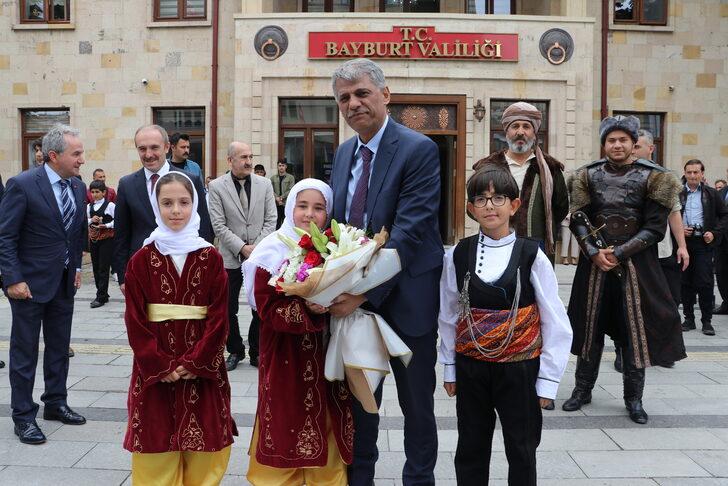Kültür ve Turizm Bakan Yardımcısı Nadir Alpaslan, Bayburt'ta ziyaretlerde bulundu G1