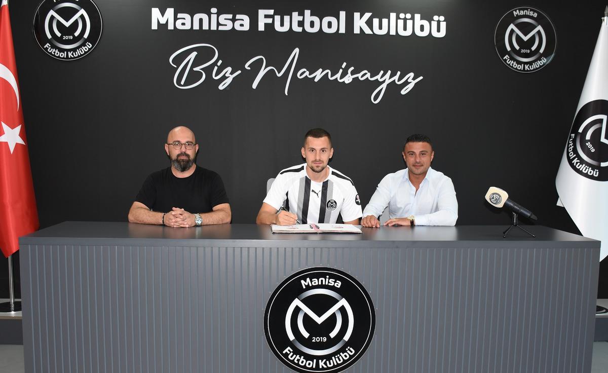 Manisa FK, orta saha oyuncusu Burak Altıparmak'ı transfer etti