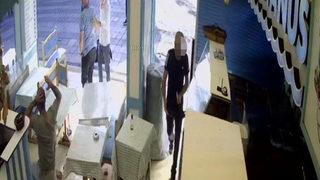 Dükkan sahibi ile eski kiracısı arasında silahlı çatışma! Kurşun yağdırdı: Dehşet anları kamerada