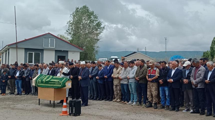 Erzurum'daki hayvan otlatma kavgasında ölen belediye meclis üyesinin cenazesi defnedildi
