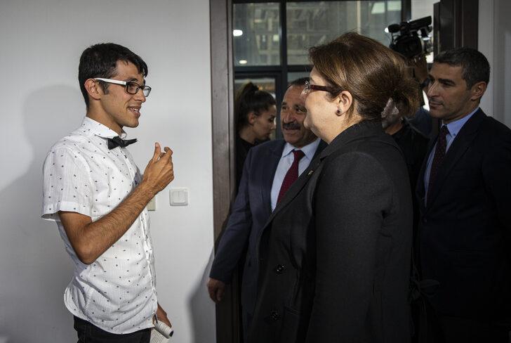 Aile ve Sosyal Hizmetler Bakanı Yanık, Engelsiz Yaşam Merkezini ziyaret etti: G2