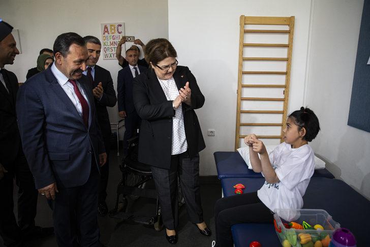 Aile ve Sosyal Hizmetler Bakanı Yanık, Engelsiz Yaşam Merkezini ziyaret etti: G4