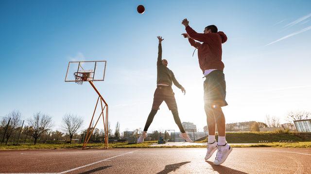 Yıllarca kullanabileceğiniz hem kaliteli hem dayanıklı en iyi basketbol topları