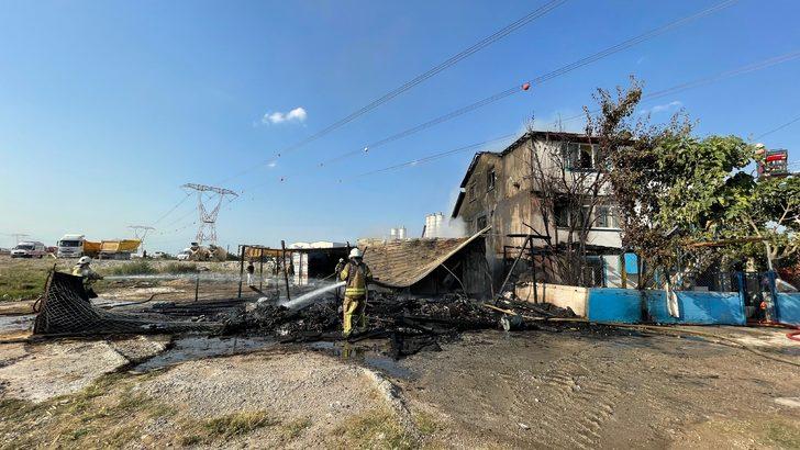 Tuzla'da hediyelik eşya atölyesinde çıkan yangın söndürüldü G2